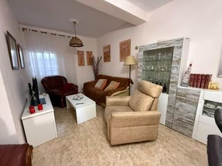 Casa aparellada a Pescadores - Saladillo. Casa cinco dormitorios y garaje zona moncayo