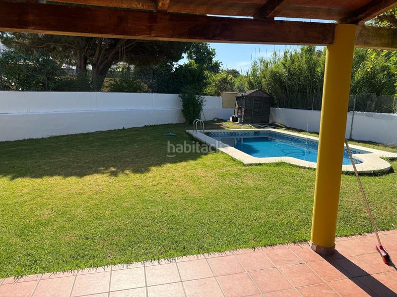 Foto bce03cab-0c85-48cb-9b37-23b219a29627. Xalet amb aparcament piscina a Los Pinos Algeciras