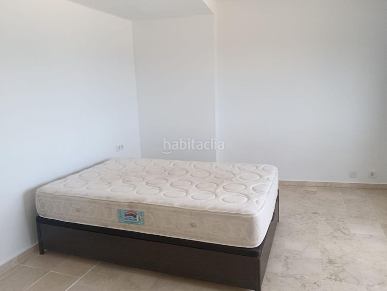 Foto b2c5a189-fb66-4365-aa1d-4d94c6c50c38. Piso  2 dormitorios edificio mayola en San García Algeciras