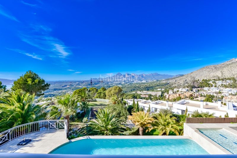 Foto 0871f947-298d-4db8-92a5-48fa18c37a01. Xalet amb calefacció aparcament piscina a Altea ciudad Altea