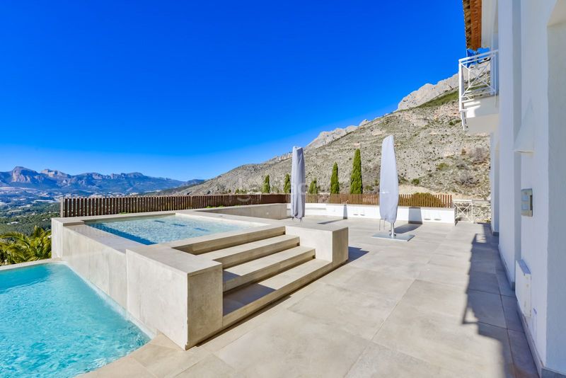 Foto c01142db-86d9-4012-a20f-a2f491ea0e8c. Xalet amb calefacció aparcament piscina a Altea ciudad Altea