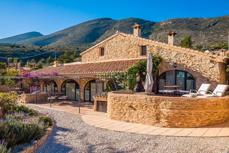 Foto 4542666f-f100-4822-a7f1-9c499553b67e. Masia amb calefacció aparcament piscina a Benissa pueblo Benissa