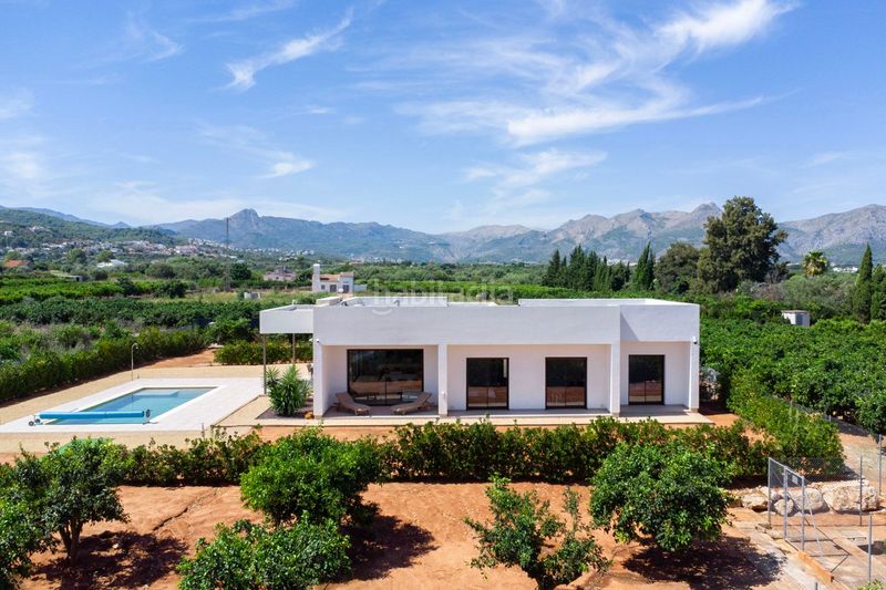 Foto c4e56c9b-5bcd-4069-8d1b-9672eccfb511. Xalet amb aparcament piscina a Beniarbeig