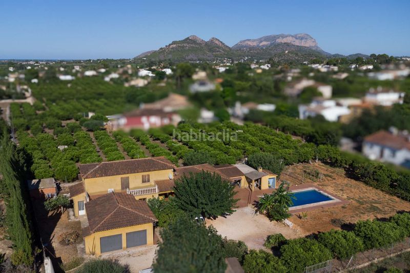 Foto 15e024a3-dff8-46e6-9828-aa93688832d6. Chalet en Centro Pedreguer