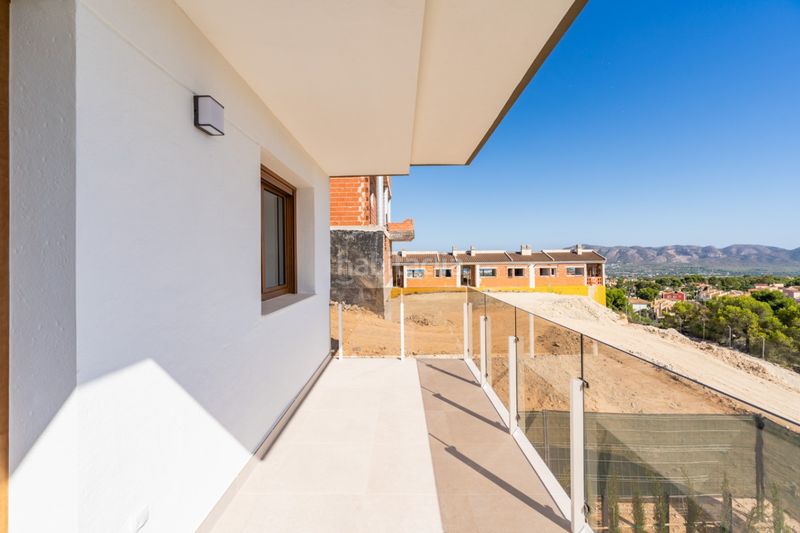 Foto eebe2e5d-1b3d-4d84-950f-f6ec5e1b7c34. Casa adossada amb calefacció aparcament piscina a Nucia (la)