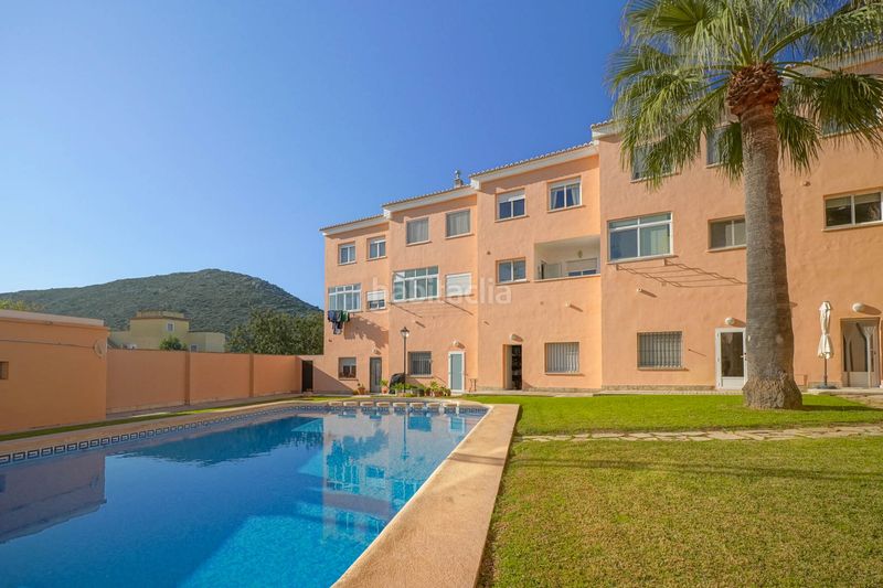 Foto c9bc7353-1da0-4c85-9b1c-37a56b3b3ab9. Casa adossada amb calefacció aparcament piscina a Dénia
