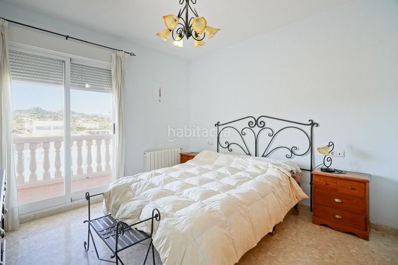 Foto f1a094c8-974e-4d89-b089-32a5dc3f7358. Casa adossada amb calefacció aparcament piscina a Dénia
