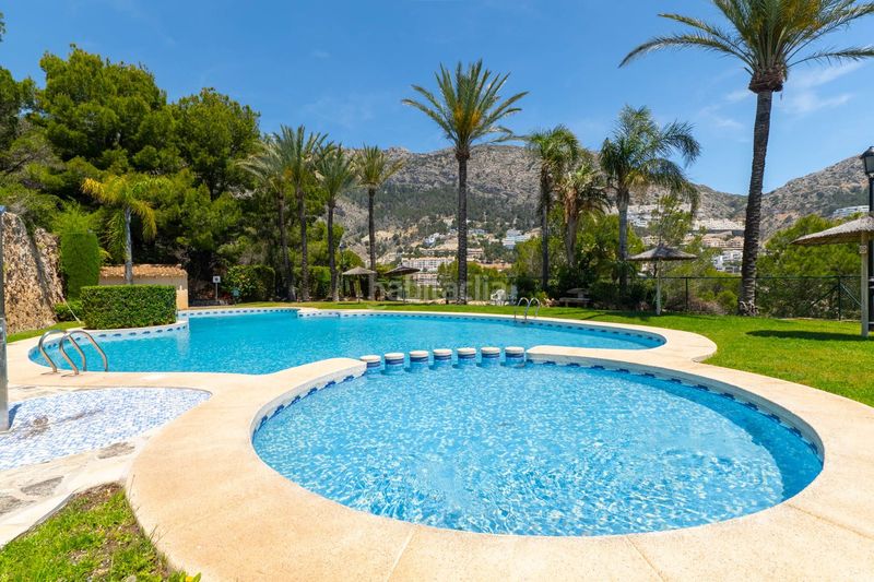 Foto 54f809f0-dd74-48c8-9a34-4c0ce62a769a. Casa adossada amb aparcament piscina a Mascarat Altea