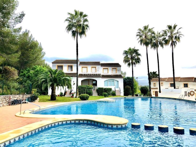 Foto bcc49c0b-fb9d-4c14-8967-130a369abe80. Maison jumelée avec chauffage piscine dans Centro Pedreguer