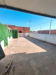 Casa aparellada  Avinguda catalunya. Casa esquinera con gran terraza