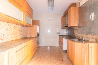 Semi detached house  Carrer concrdia. Casa adosada con 5 dormitorios