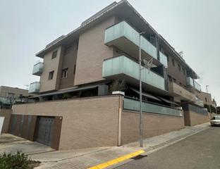 Aparcament cotxe  Carrer garbí. Gran plaza de garaje con trastero