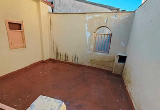 Pis  Carrer de dalt. Piso con terraza