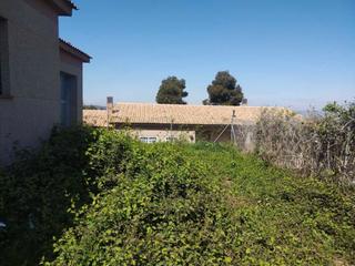 Casa  Carrer enric prat de la riba. Chalet aislado a reformar
