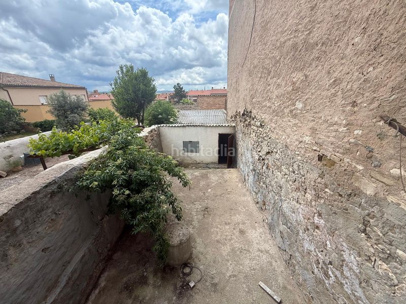 Foto f7d6796c-1b35-4303-8579-f56f516f4339. Casa adossada amb aparcament a Calaf