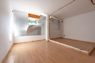 Chalet  Carrer joan miró 522b. ¡ chalet con patio y terraza para reformar !