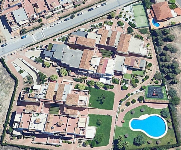 Foto 07d9ed20-5d77-438d-866a-4fc257c8d93a. Pis amb aparcament piscina a Albolote