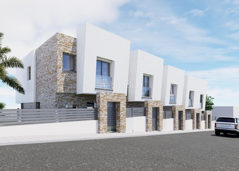 Foto c0628e4a-2bb7-4015-a660-813992bee4d0. Casa adossada a calle encina 4 a Castell de Ferro