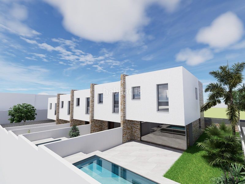 Foto dd99e6f2-8977-45f4-b33e-d7468bac9a9e. Casa adossada a calle encina 4 a Castell de Ferro