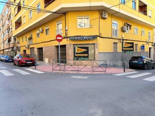 Local Comercial a Crevillente. Interesante. amplio local en la zona de ronda sur