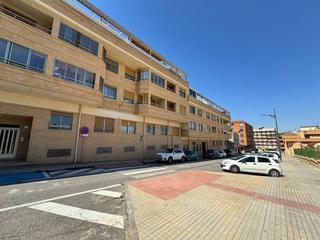Planta baixa a Las Cruces. En villena. vivienda amueblada  plaza de garaje con trastero.