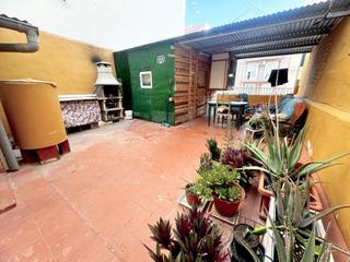 Casa a Plaza Crevillente - Antiguos Juzgados - El Asilo. Casa de 2 plantas para vivir o negocio de alquiler por habitacio
