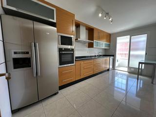 Appartement à Crevillente. Impresionante vivienda amueblada con plaza de garaje doble mas 2