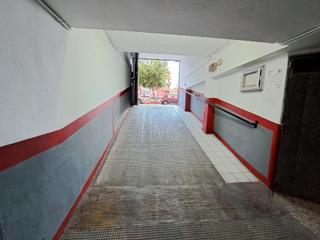 Aparcament cotxe a Pere Crespí. Cabina cerrada para un vehiculo