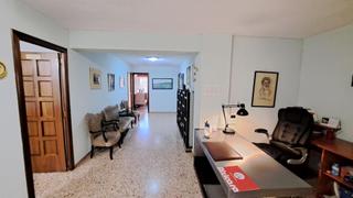 Büro in La Vila. Oficina en alquiler con ascensor en sants patrons
