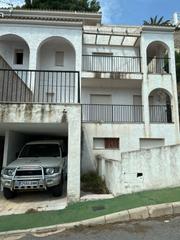 Casa aparellada  Urbanizacion almedia la. Se vende chalet pareado en callosa de sarriá