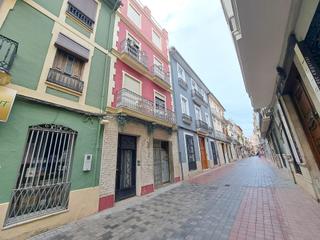Maison  Calle hort dels frares. Casa de 3 alturas en pleno centro de alzira