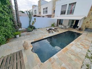 Casa adossada a Urbanitzacions i Pedanies Nord. Precioso adosado de diseño en venta en la exclusiva urbanización