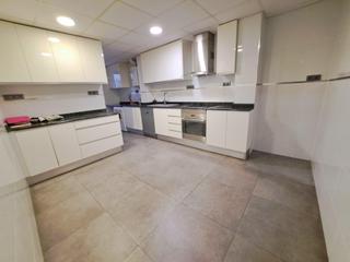 Pis a Pere Crespí. Se vende espectacular piso en la zona de albuixarres en alzira