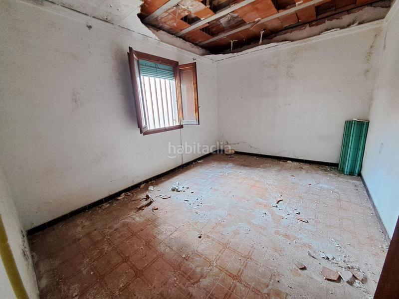 Foto 24ed3d54-17ff-43c0-b3ea-08992b1e0513. Casa se vende casa para reformar cerca del parque pere crespi en Alzira