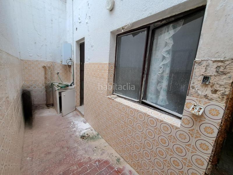 Foto e77b35eb-a462-4667-86fa-2bb412a80375. Casa se vende casa para reformar cerca del parque pere crespi en Alzira