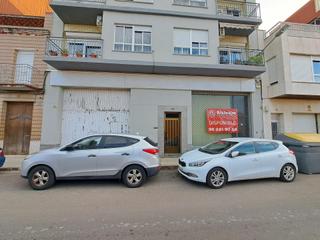 Location Local commercial à Alquenència - Venècia. Local de más de 700 m2 en venta o alquiler