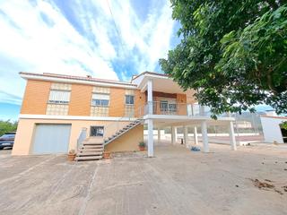 Xalet a Urbanitzacions i Pedanies Nord. Chalet en venta en zona portella severino