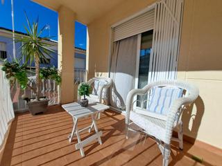 Maison jumelée à Urbanitzacions i Pedanies Nord. Adosado esquinero en la urbanización el racó  a 2 min de alzira