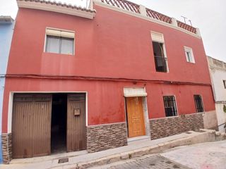 Casa a Carcaixent. Amplia vivienda con garaje y espectaculares vistas a la montaña