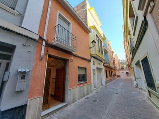 Casa  Calle sant gaieta. Casa centrica en buen estado