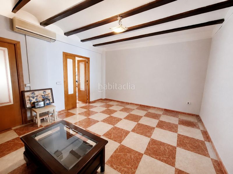 Foto 02e0f2c5-fdd1-4f0f-9319-e5d991b12f1d. Casa amb aparcament a Carcaixent