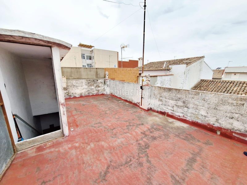 Foto bd63961b-e671-4b7f-9a22-24f473a6b400. Casa amb aparcament a Carcaixent