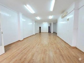 Locale commerciale in Massalavés. Local en venta de 92m2 con opcion de transformarlo en vivienda e