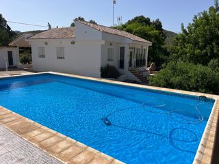 Chalet in Llombai. Chalet en venta en llombai valenciaen la zona el romeral, con un