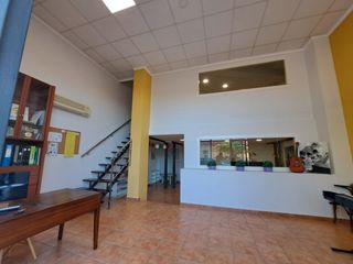 Lloguer Local Comercial a Alquenència - Venècia. Local comercial en perfectísimo estado, listo para entrar y empe