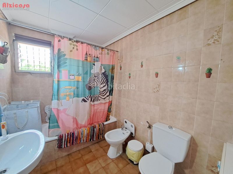 Foto 18bc9a82-a3e3-4517-8c15-b020cec0aa3b. Xalet amb aparcament piscina a Alberic