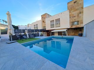 Casa adossada  Calle comarques valencianes. Adosado en venta en alzira en urbanizacion el raco