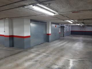 Parking coche en Pere Crespí. Garaje cerrado en venta en alzira.