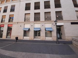 Lloguer Local Comercial a La Vila. Ocasion, local en venta o alquiler en zona de administracion púb