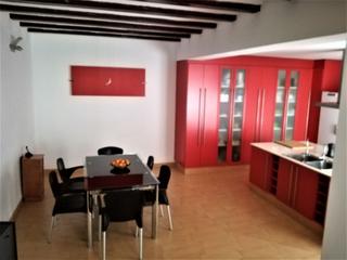 Casa  Calle mare de deu dels desemparats. Excelente casa reformada de 4 habitaciones con garaje privado.
